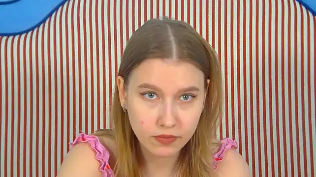 LiliLinn stripchat live cam model