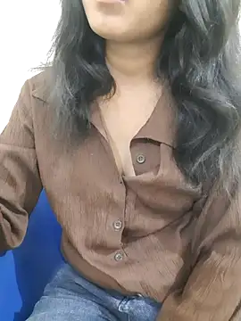 Navya6879 stripchat live cam model