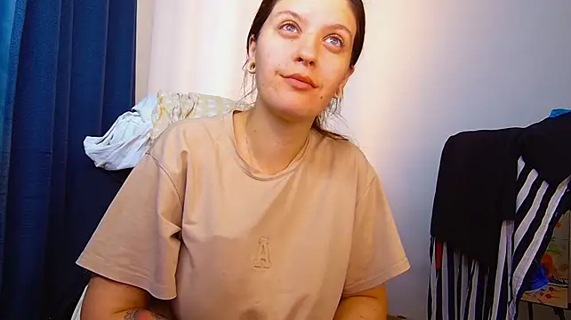 Ann_mikela stripchat live cam model