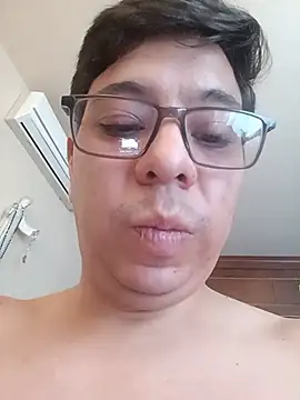 Yankoloco92 stripchat live cam model