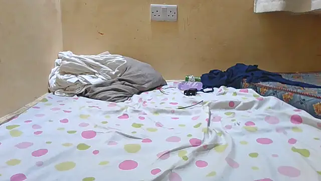 Cozybear stripchat live cam model