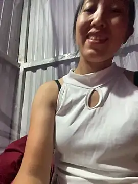 Huonglyna stripchat live cam model