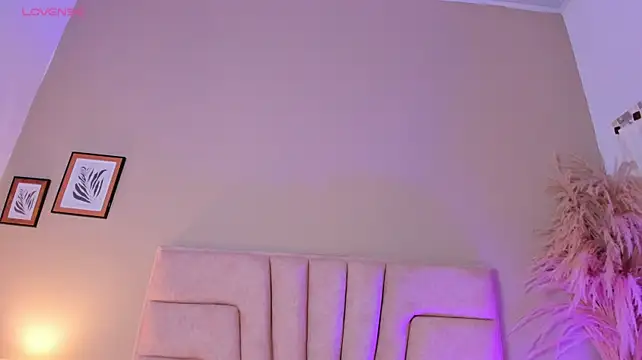 CurlyVenuss stripchat live cam model