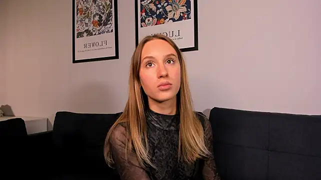AngelikaLarson stripchat live cam model