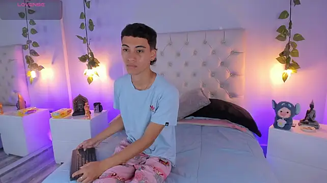 Trevor_Spencer stripchat live cam model
