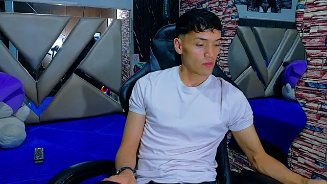 Aron_Darkx stripchat live cam model