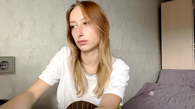 AleneLaurente stripchat live cam model