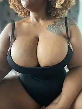 MILL204 stripchat live cam model