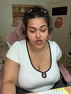 Curvydesifromgermany stripchat live cam model