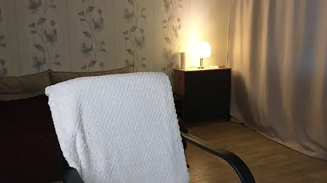 yennaone stripchat live cam model