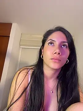 ArianaReynoldss stripchat live cam model