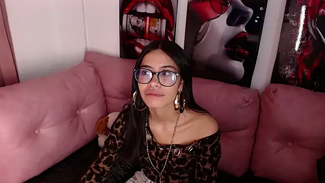 Miahotcs1 stripchat live cam model