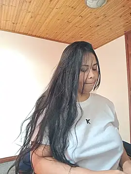 Alessandraa- stripchat live cam model
