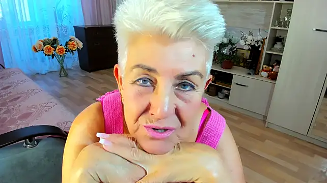 HotandMature stripchat live cam model