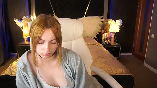 LizzaMoonn stripchat live cam model