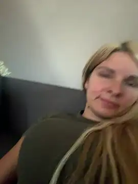 kinkysarahx stripchat live cam model