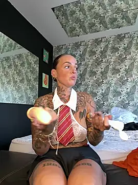 venustattoue stripchat live cam model