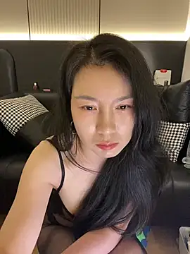 HY-QIAN stripchat live cam model