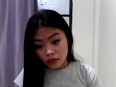 Yunnie_Chu stripchat live cam model
