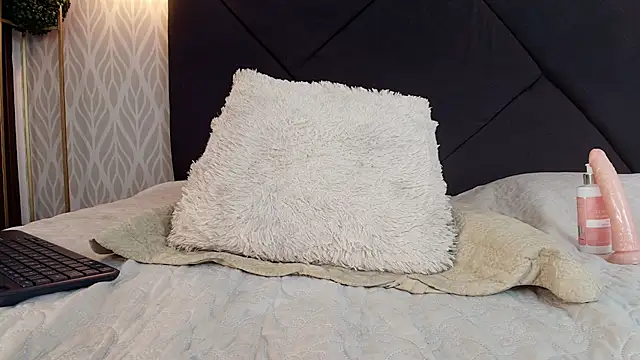 sofia_lapeira stripchat live cam model