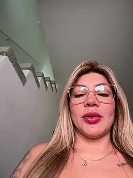 DIANITA_1988 stripchat live cam model