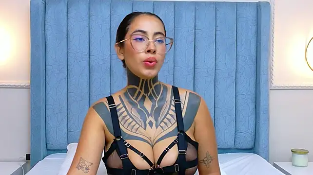 NicoleBlum stripchat live cam model