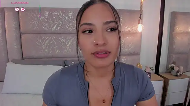 CeliWoods stripchat live cam model