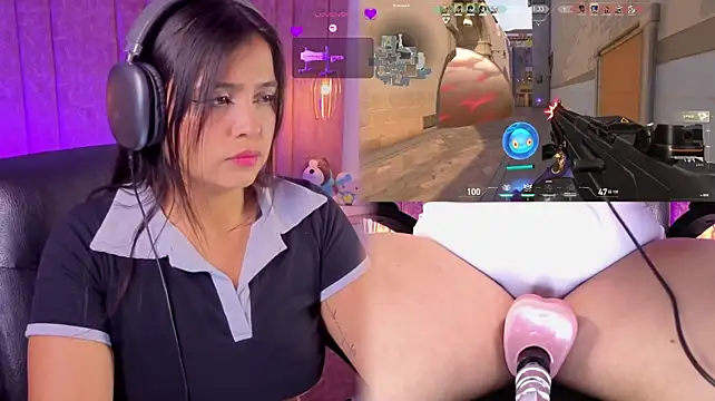 LuciaReid stripchat live cam model
