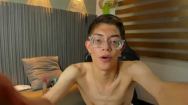 LianFerrer1 stripchat live cam model