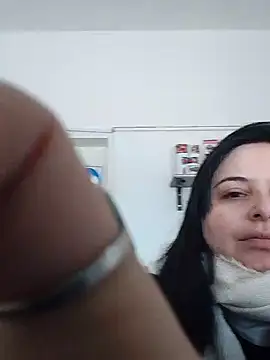 morochacurvyyy stripchat live cam model