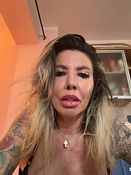 Chloebellami stripchat live cam model
