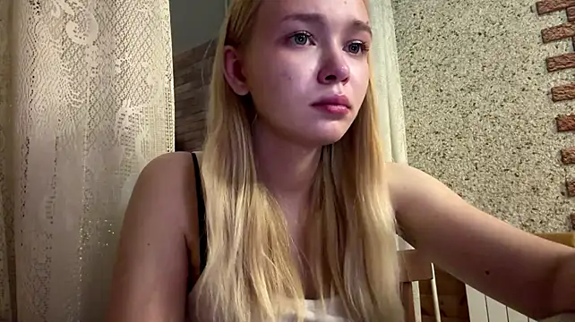 LovelyLisy stripchat live cam model
