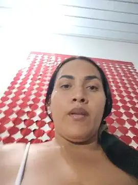 Luu-7 stripchat live cam model