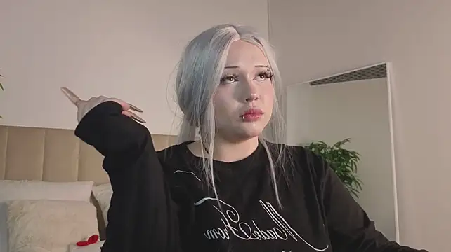 KittyNuarr stripchat live cam model