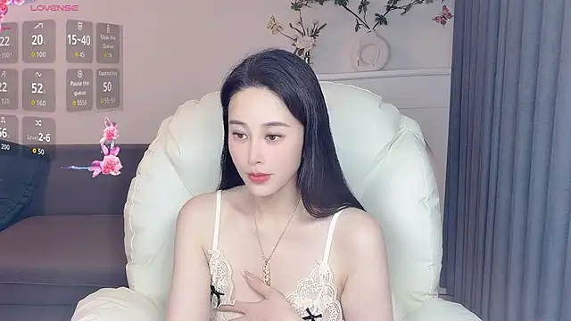 UcUiiy stripchat live cam model