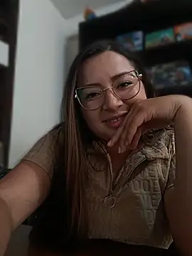 LunaDiaz999 stripchat live cam model