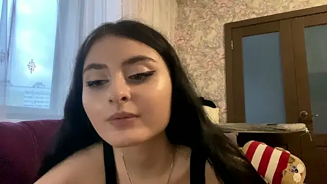 LucyOldershaw stripchat live cam model