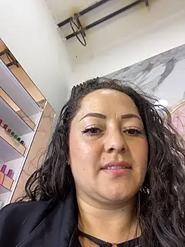 Nails_Lucia stripchat live cam model