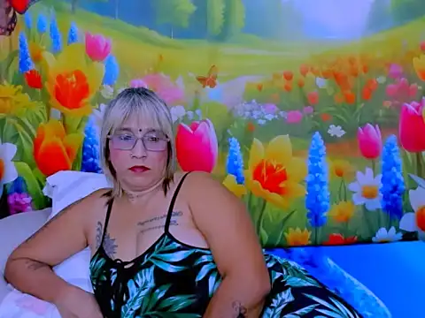 indianroxy stripchat live cam model
