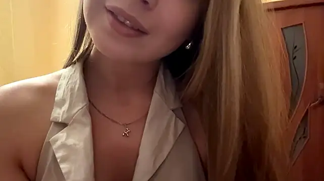 EmilyLorents stripchat live cam model
