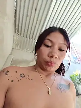 Rous-squir stripchat live cam model