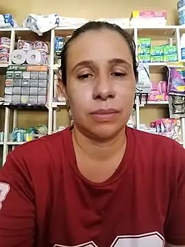 MIA-LARIOS stripchat live cam model
