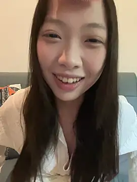 YY-1-1-1 stripchat live cam model