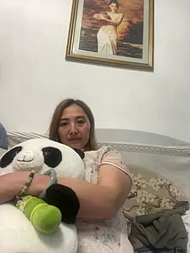 xiaoyanziandeng stripchat live cam model