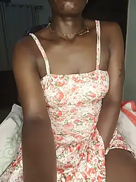 NicRaisaa stripchat live cam model