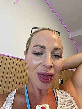 streetdoll stripchat live cam model