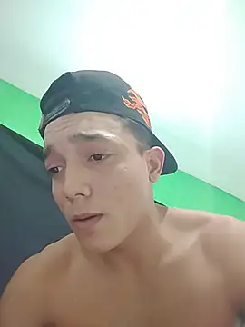 tayson_ stripchat live cam model