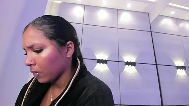 pocahontas_pow stripchat live cam model