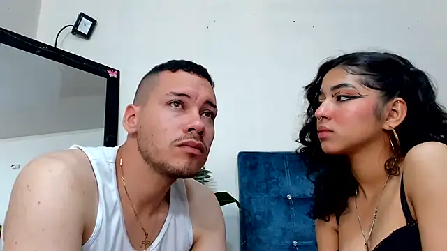 Aronandmoli69 stripchat live cam model