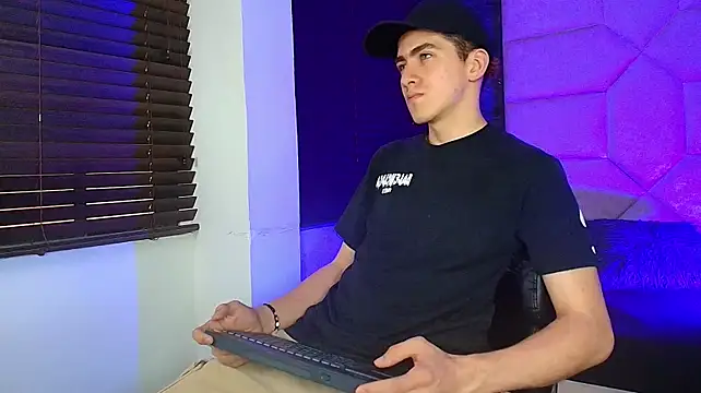 Tyler_Mcrey stripchat live cam model